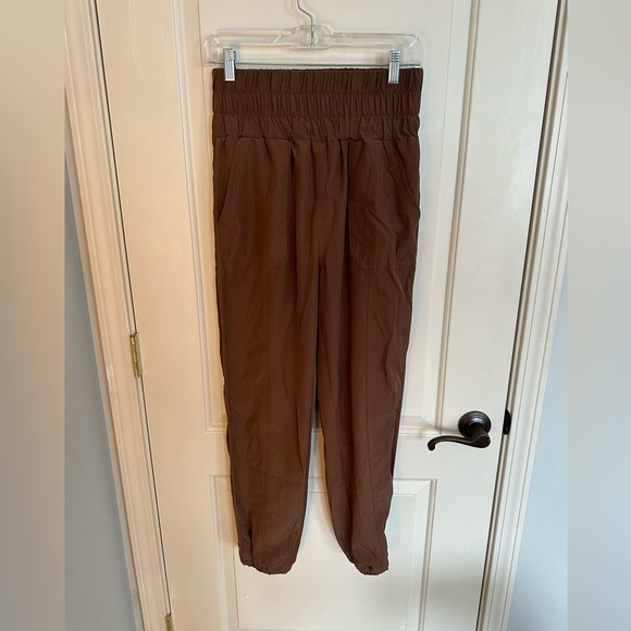 Women’s Size Medium New In Brown Joggers With Elastic Waist and Ankles - Picture 1 of 5